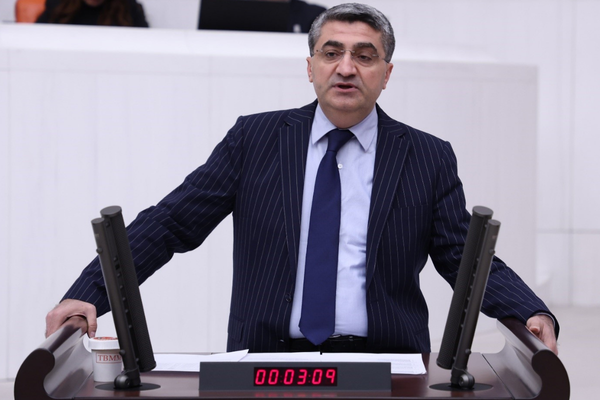 Ekmen: Seçmen iradesi bin bir yolla devre dışı bırakılıyor Ekmen: Seçmen iradesi bin bir yolla devre dışı bırakılıyor