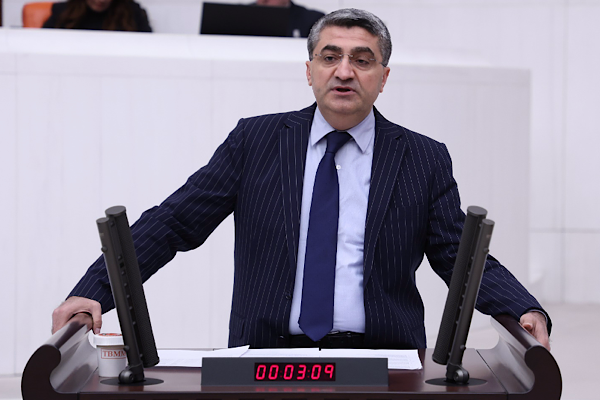 Ekmen’den Turhan Çömez hakkında başlatılan soruşturmaya tepki
Ekmen’den Turhan Çömez hakkında başlatılan soruşturmaya tepki
