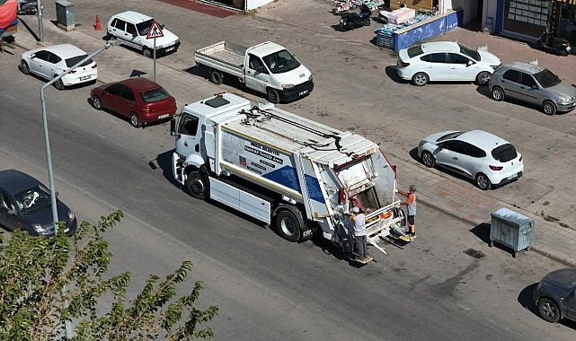 Elektrikli Çöp Kamyonu İnegöl Sokaklarında Test Edildi Elektrikli Çöp Kamyonu İnegöl Sokaklarında Test Edildi
