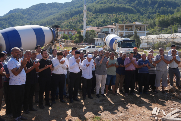 Elikesik Mahallesi'nde çok amaçlı yaşam alanının temeli atıldı Elikesik Mahallesi'nde çok amaçlı yaşam alanının temeli atıldı