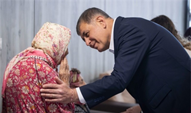 Emeklilerden Başkan Tugay'a teşekkür Emeklilerden Başkan Tugay'a teşekkür