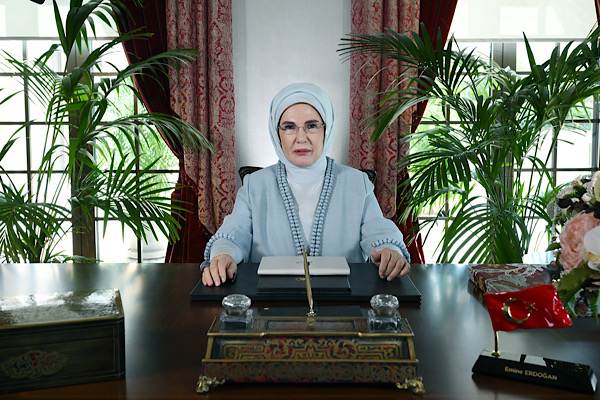 Emine Erdoğan, 6. Lider Eşleri Zirvesi’ne video mesajla katıldı Emine Erdoğan, 6. Lider Eşleri Zirvesi’ne video mesajla katıldı
