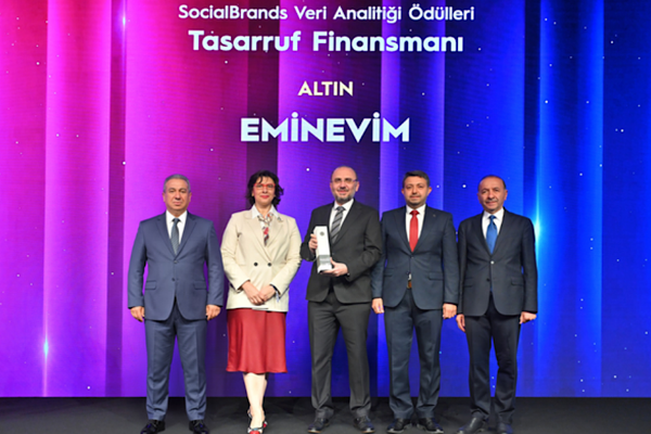 Eminevim Brandverse Awards’ta ‘sektörünün en iyisi’ olarak altın ödül kazandı Eminevim Brandverse Awards’ta ‘sektörünün en iyisi’ olarak altın ödül kazandı