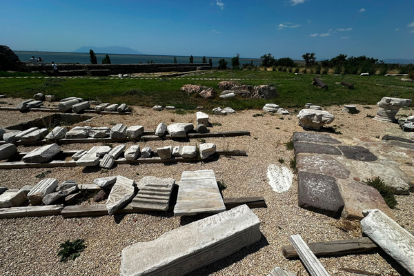 Enez Kalesi’ndeki tarihi yapı, kiliseden camiye uzanan geçmişiyle dikkat çekiyor Enez Kalesi’ndeki tarihi yapı, kiliseden camiye uzanan geçmişiyle dikkat çekiyor