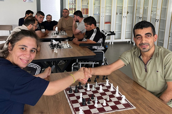 Engelsiz Aktif Yaşam Merkezi'nde satranç turnuvası düzenlendi Engelsiz Aktif Yaşam Merkezi'nde satranç turnuvası düzenlendi