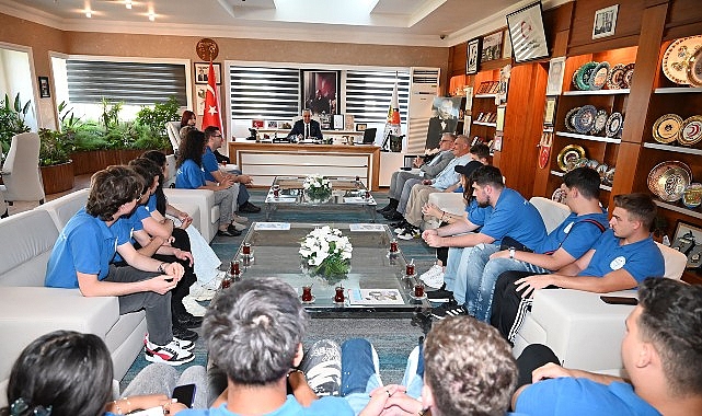 Erasmus öğrencilerinden Başkan Topaloğlu'na ziyaret Erasmus öğrencilerinden Başkan Topaloğlu'na ziyaret