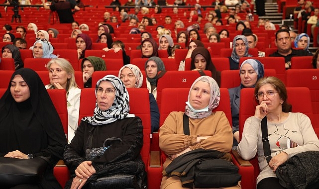 Erdim, “Aile Nedir?" söyleşisinde dikkat çeken mesajlar verdi;  “İnsanın en önemli görevi kendisini onarmasıdır"