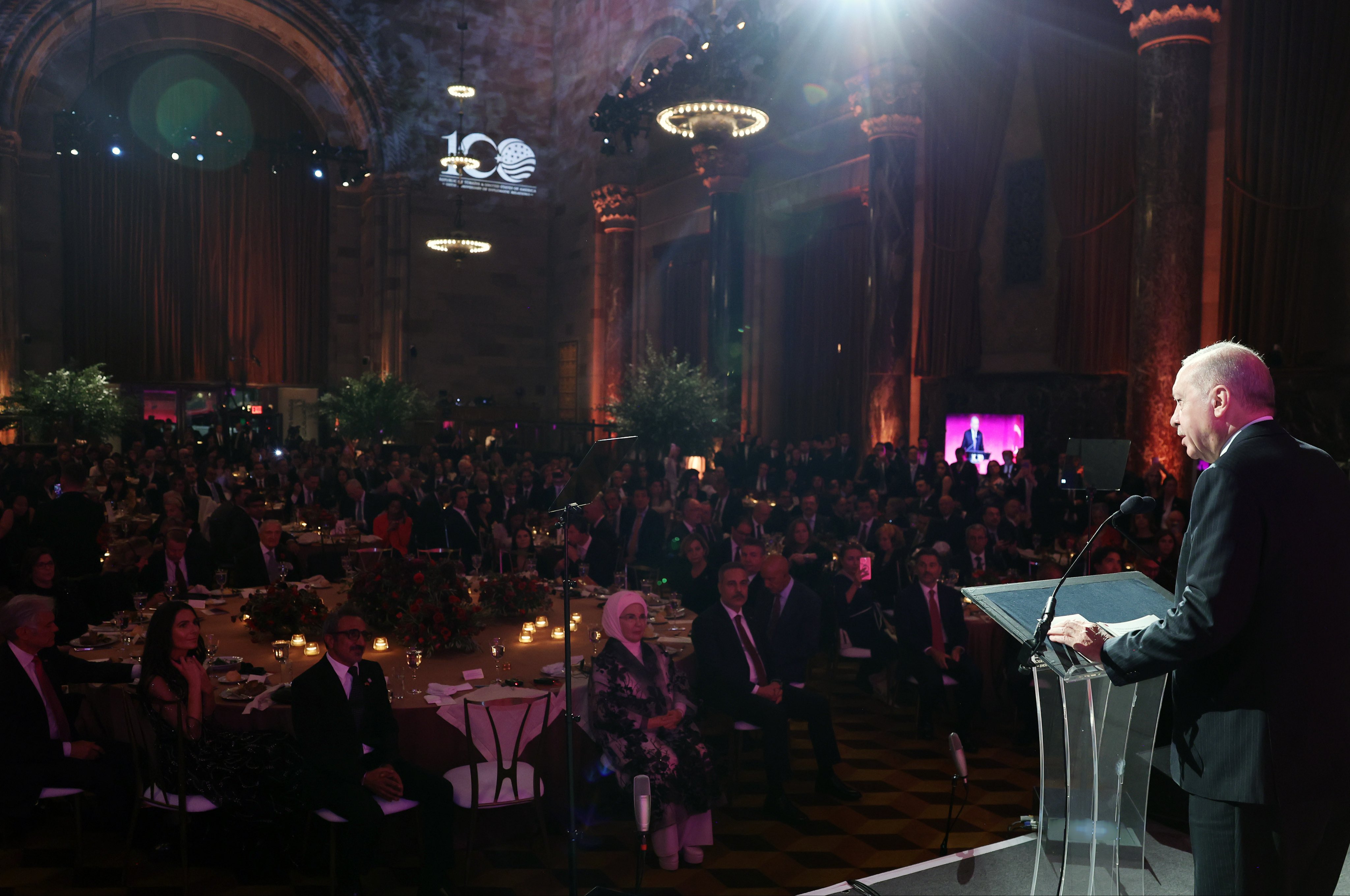 Erdoğan, “100 Yıllık Dostluk: Türkiye-Amerika Birleşik Devletleri” etkinliğine katıldı Erdoğan, “100 Yıllık Dostluk: Türkiye-Amerika Birleşik Devletleri” etkinliğine katıldı