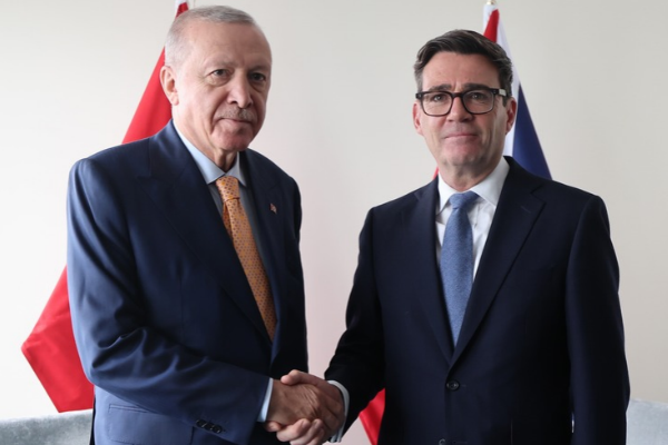 Erdoğan, İngiltere Başbakanı Andy Burnham ile görüştü Erdoğan, İngiltere Başbakanı Andy Burnham ile görüştü