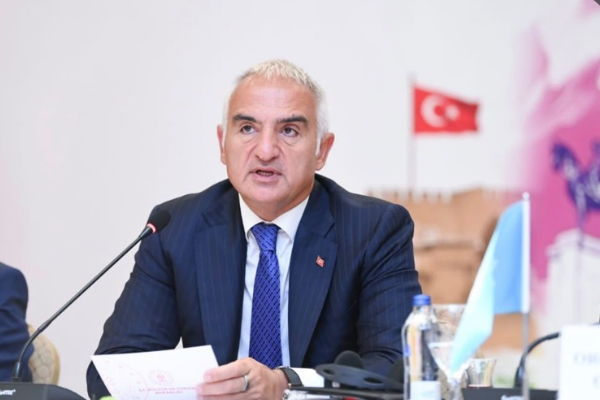Ersoy, Cumhuriyet Bayramı törenlerine katıldı Ersoy, Cumhuriyet Bayramı törenlerine katıldı