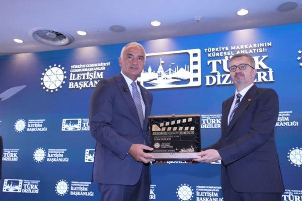 Ersoy: Dünyanın farklı coğrafyalarında yaklaşık 1 milyar insan Türk dizilerini izliyor Ersoy: Dünyanın farklı coğrafyalarında yaklaşık 1 milyar insan Türk dizilerini izliyor