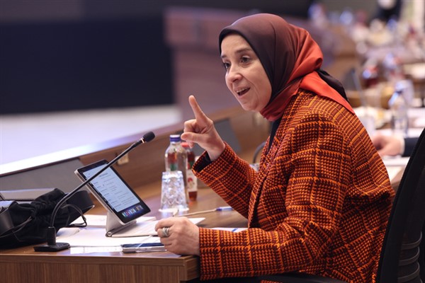 Esen: Gençlerin yaşadığı sorunların başında ekonomik sıkıntılar geliyor Esen: Gençlerin yaşadığı sorunların başında ekonomik sıkıntılar geliyor