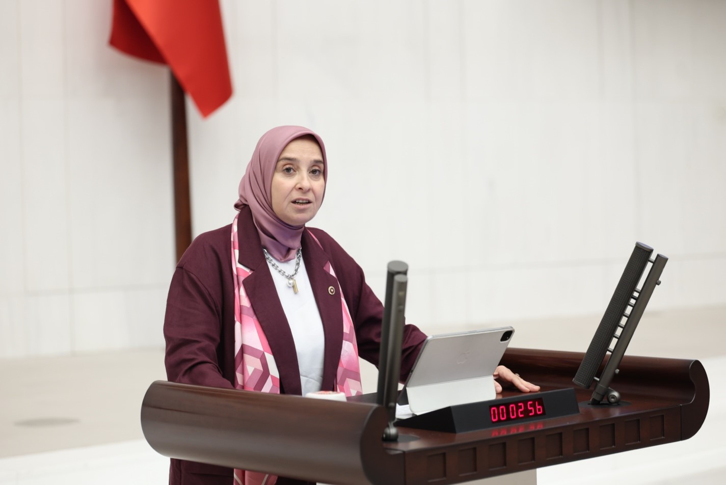 Esen: Merhametini kaybeden bir toplum geleceğini de kaybeder Esen: Merhametini kaybeden bir toplum geleceğini de kaybeder