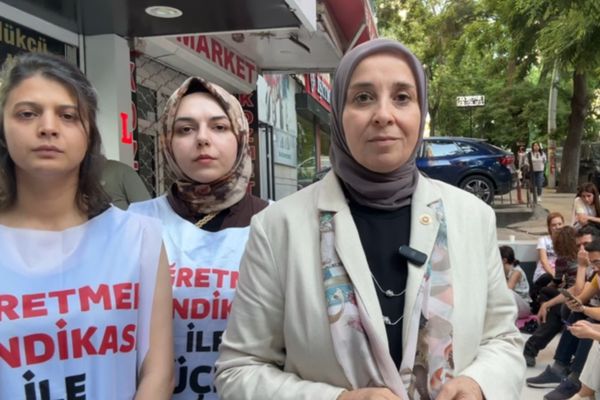 Esen: Öğretmenlerin açlık grevine mecbur kalması utanç verici Esen: Öğretmenlerin açlık grevine mecbur kalması utanç verici