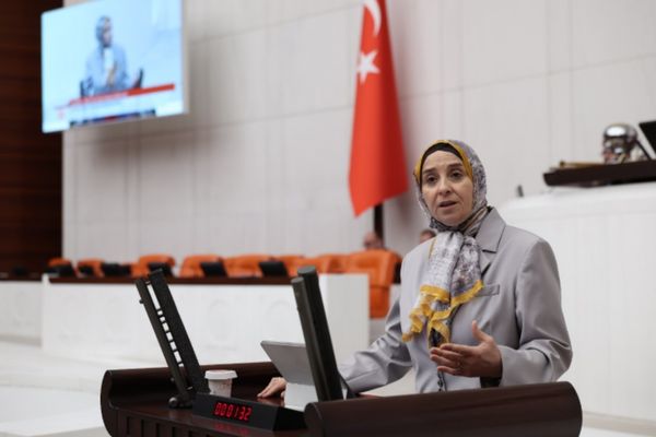 Esen: Türkiye ile Azerbaycan arasındaki gerilim kimin işine yarıyor? Esen: Türkiye ile Azerbaycan arasındaki gerilim kimin işine yarıyor?