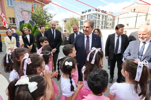 Esenler’de geri dönüşüm gelirleriyle öğrencilere 8,5 milyon defter desteği Esenler’de geri dönüşüm gelirleriyle öğrencilere 8,5 milyon defter desteği
