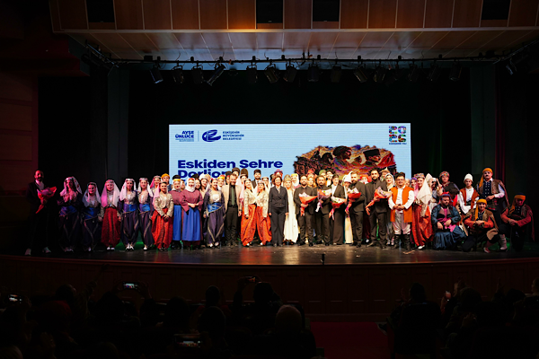 Eskişehir Halk Dansları Topluluğu ilk gösterisini gerçekleştirdi Eskişehir Halk Dansları Topluluğu ilk gösterisini gerçekleştirdi