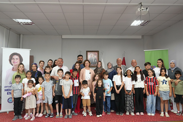 Eskişehir'de 12 ilçede öğrencilere kırtasiye desteği sağlandı Eskişehir'de 12 ilçede öğrencilere kırtasiye desteği sağlandı
