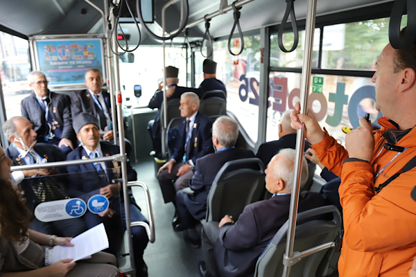Eskişehir’de gaziler ve çocuklar Otobüs26 turunda buluştu Eskişehir’de gaziler ve çocuklar Otobüs26 turunda buluştu