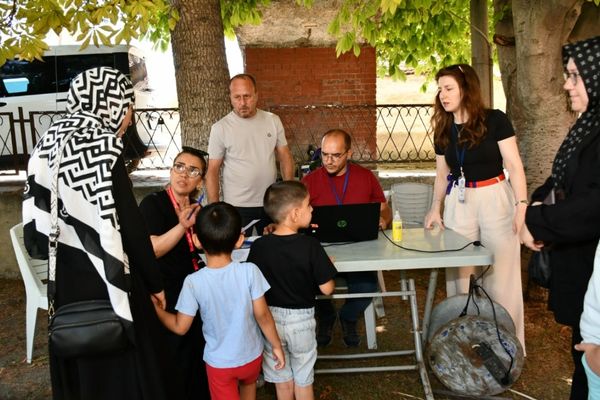 Eskişehir’de kırsaldaki öğrencilere kırtasiye desteği Eskişehir’de kırsaldaki öğrencilere kırtasiye desteği