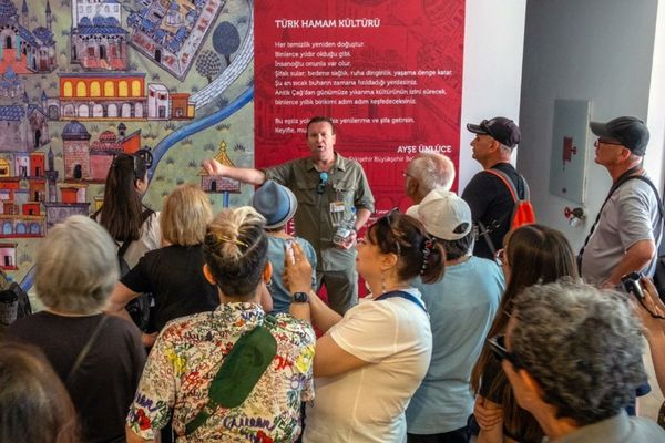 Eskişehir’de sanat rotası yürüyüşü düzenlendi Eskişehir’de sanat rotası yürüyüşü düzenlendi