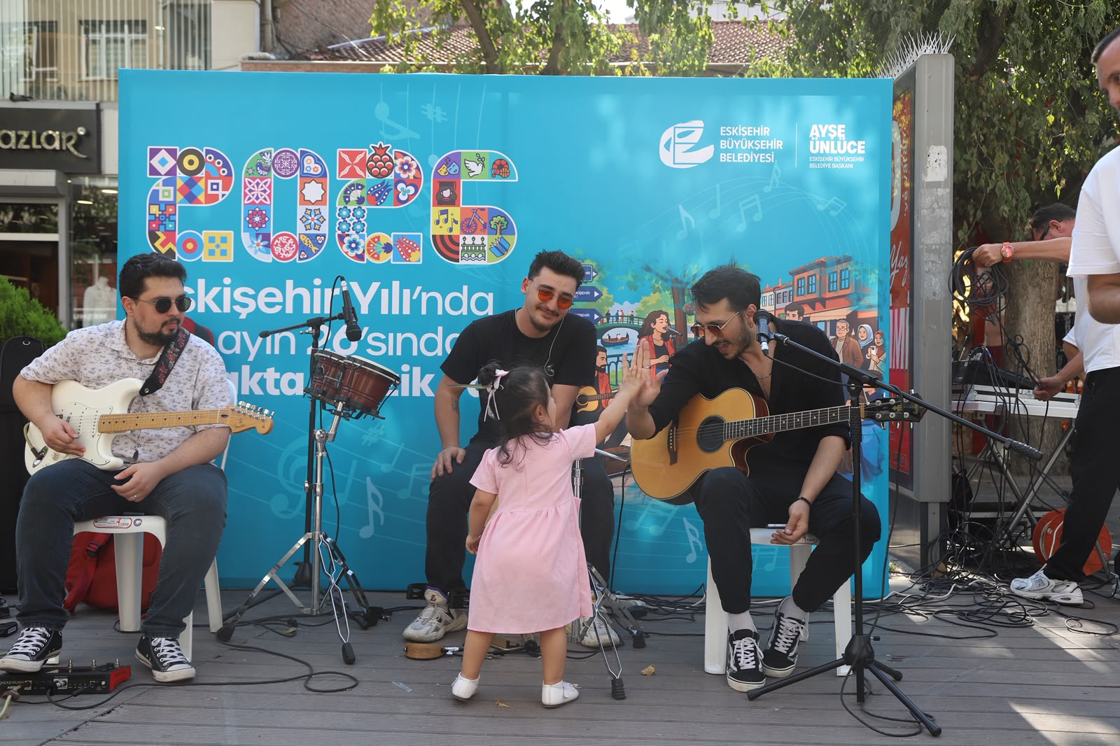 Eskişehir’de “Sokakta Müzik Var” etkinliği düzenlendi Eskişehir’de “Sokakta Müzik Var” etkinliği düzenlendi