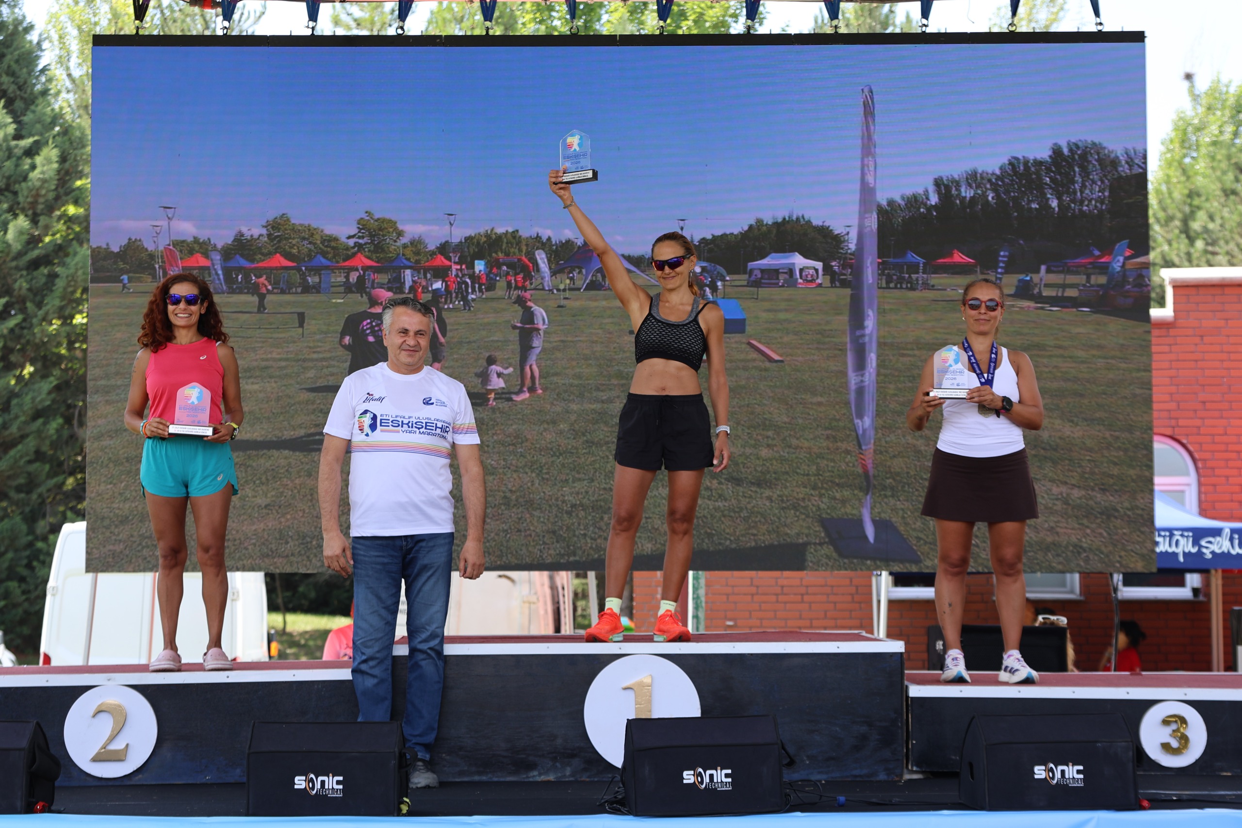 Eskişehir’de Uluslararası Yarı Maraton heyecanı yaşandı Eskişehir’de Uluslararası Yarı Maraton heyecanı yaşandı