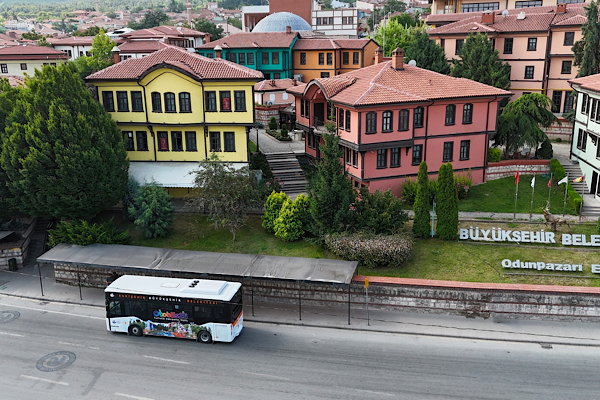 Eskişehir’in turistik noktaları tek hatta buluştu: OtobEs26 seferlere başladı Eskişehir’in turistik noktaları tek hatta buluştu: OtobEs26 seferlere başladı