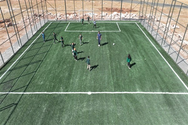 Eyyübiye’de 25 yeni halı sahanın yapımında sona yaklaşıldı Eyyübiye’de 25 yeni halı sahanın yapımında sona yaklaşıldı