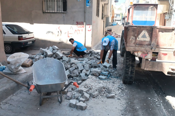 Eyyübiye'de doğalgaz sonrası bozulan sokaklar baştan sona yenileniyor Eyyübiye'de doğalgaz sonrası bozulan sokaklar baştan sona yenileniyor
