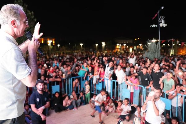 Eyyübiye’de yaz konserleri “Sahne Senin” etkinliğiyle sürüyor Eyyübiye’de yaz konserleri “Sahne Senin” etkinliğiyle sürüyor