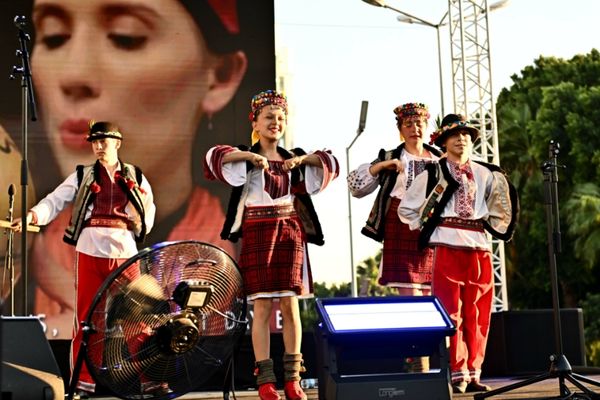 Farklı kültürler Muratpaşa’da aynı meydanda buluşuyor Farklı kültürler Muratpaşa’da aynı meydanda buluşuyor
