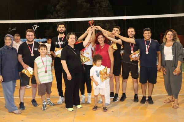 Fevzi Çakmak Mahallesi Voleybol Turnuvası sona erdi Fevzi Çakmak Mahallesi Voleybol Turnuvası sona erdi