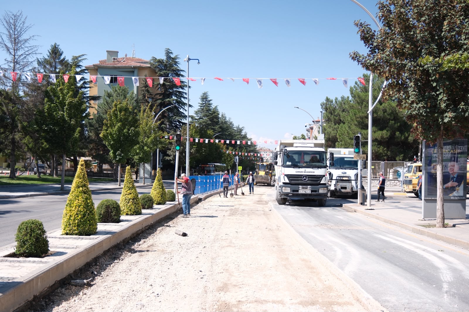 Gazi Caddesi asfalt yenileme çalışmalarında ikinci etap başladı Gazi Caddesi asfalt yenileme çalışmalarında ikinci etap başladı