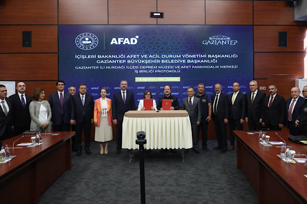 Gaziantep'te Deprem Müzesi ve Afet Farkındalık Merkezi için iş birliği protokolü
Gaziantep'te Deprem Müzesi ve Afet Farkındalık Merkezi için iş birliği protokolü