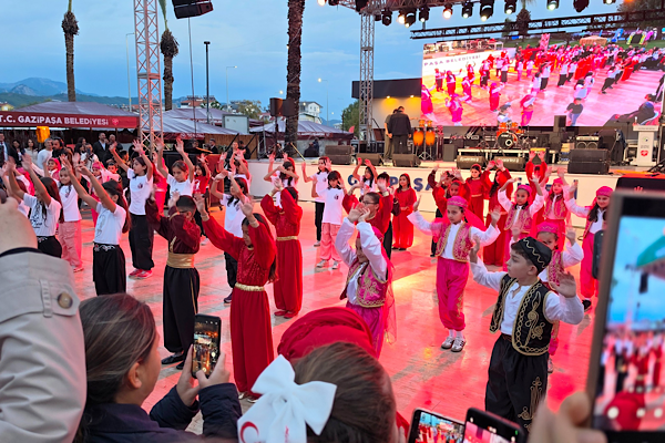 Gazipaşa Çekirdeksiz Nar ve Tropikal Meyve Festivali başladı Gazipaşa Çekirdeksiz Nar ve Tropikal Meyve Festivali başladı