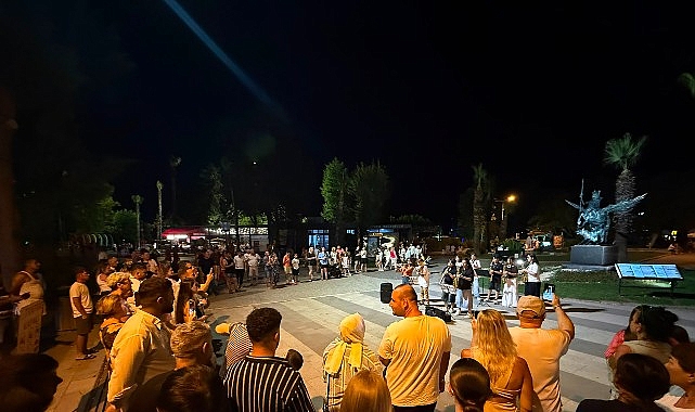 Geleceğin müzisyenleri Kemer gecelerini hareketlendirdi Geleceğin müzisyenleri Kemer gecelerini hareketlendirdi