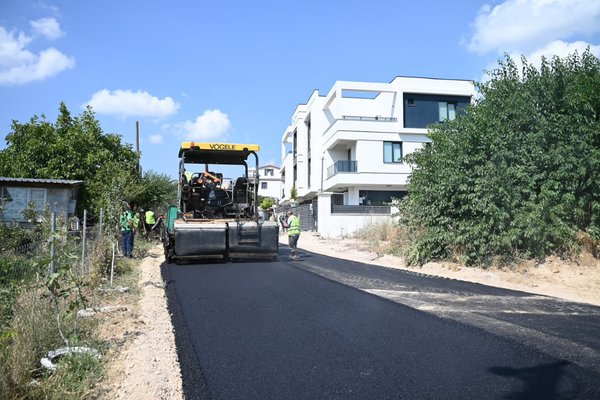 Gemlik Belediyesi Umurbey'de asfalt çalışmalarını sürdürüyor Gemlik Belediyesi Umurbey'de asfalt çalışmalarını sürdürüyor