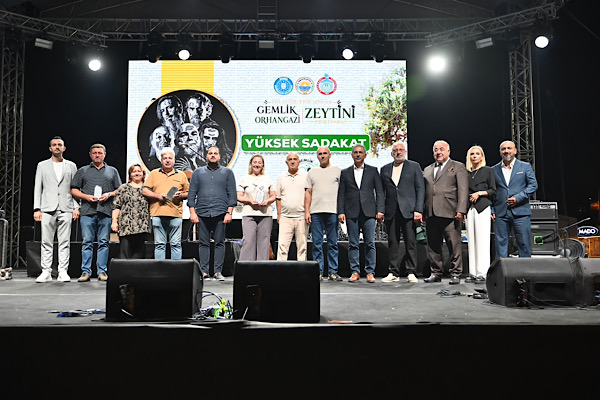 Gemlik Zeytini Festivali'nde 1 kilo zeytin 77 bin liraya satıldı Gemlik Zeytini Festivali'nde 1 kilo zeytin 77 bin liraya satıldı