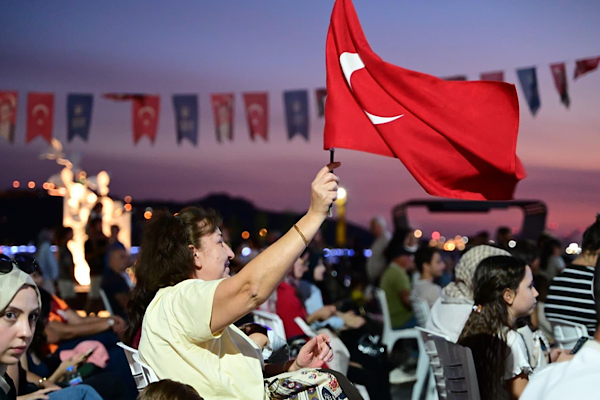 Gemlik’te Filenin Sultanları’nın Avrupa şampiyonluğu coşkuyla kutlandı Gemlik’te Filenin Sultanları’nın Avrupa şampiyonluğu coşkuyla kutlandı