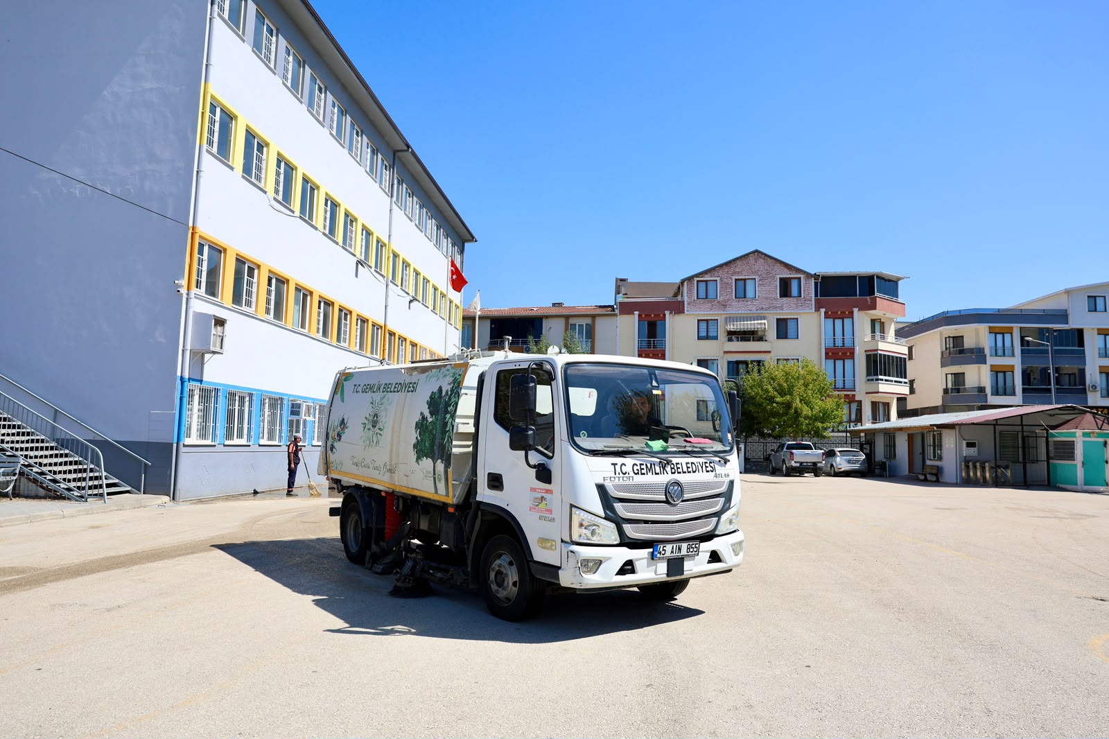 Gemlik’te okullarda yeni eğitim yılı öncesi temizlik çalışması Gemlik’te okullarda yeni eğitim yılı öncesi temizlik çalışması