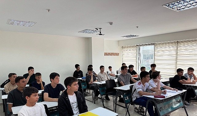 Gençler, Yazı Lise Medeniyet Akademileri'nde Karşıladı Gençler, Yazı Lise Medeniyet Akademileri'nde Karşıladı