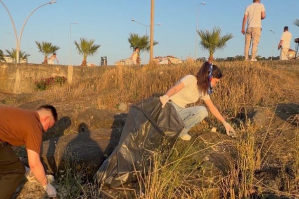 Gençlik Meclisi’nden Ayasofya sahilinde çevre temizliği Gençlik Meclisi’nden Ayasofya sahilinde çevre temizliği