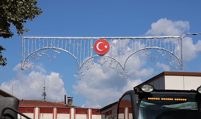 Geyve Çarşısında Dekoratif Aydınlatma Çalışmaları Başladı Geyve Çarşısında Dekoratif Aydınlatma Çalışmaları Başladı