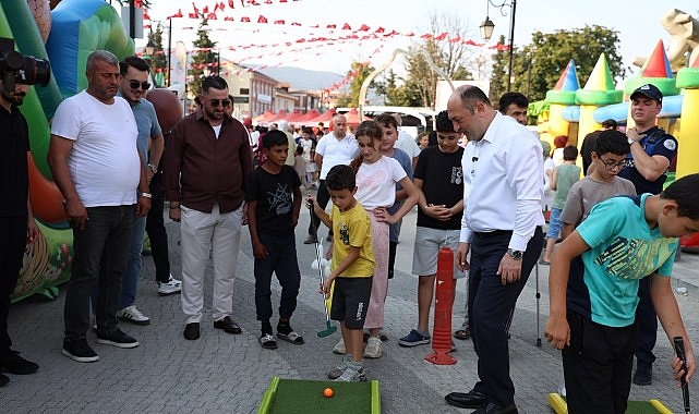 Geyve'de Medeniyetler Buluştu: Çocuk ve Halk Oyunları Şenliği Renkli Görüntülere Sahne Oldu Geyve'de Medeniyetler Buluştu: Çocuk ve Halk Oyunları Şenliği Renkli Görüntülere Sahne Oldu