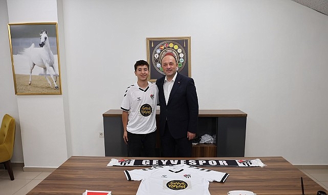 Geyvespor'da Yeni Sezon Hareketliliği: Yardımcı Antrenör ve Futbolcularla Anlaşma Sağlandı Geyvespor'da Yeni Sezon Hareketliliği: Yardımcı Antrenör ve Futbolcularla Anlaşma Sağlandı