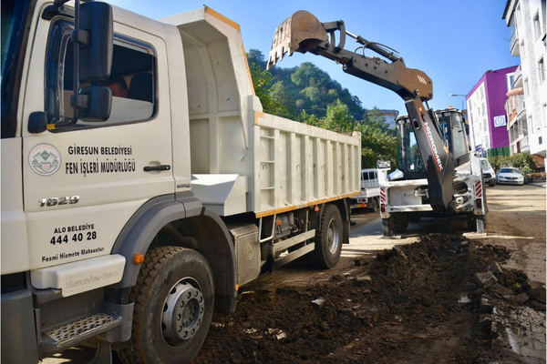 Giresun Belediyesi ekipleri şehir genelinde çalışmalarını sürdürüyor