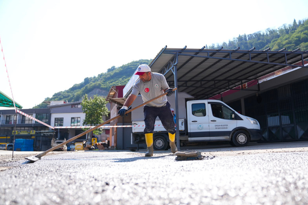 Giresun Belediyesi kent genelinde üstyapı çalışmalarını sürdürüyor Giresun Belediyesi kent genelinde üstyapı çalışmalarını sürdürüyor