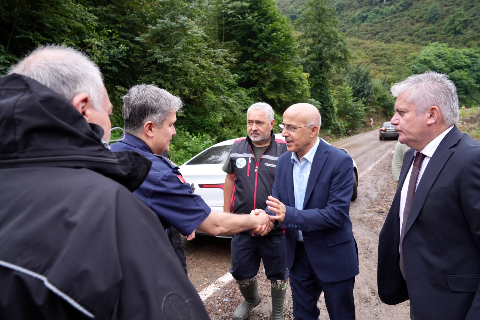 Giresun Belediyesi selden etkilenen ilçeler için seferber oldu Giresun Belediyesi selden etkilenen ilçeler için seferber oldu