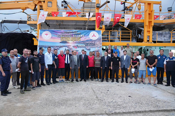 Giresun’da balıkçılar yeni av sezonuna “Vira Bismillah” diyerek başladı Giresun’da balıkçılar yeni av sezonuna “Vira Bismillah” diyerek başladı